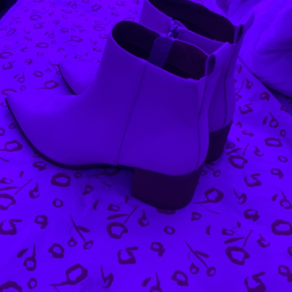 Universal Thread Boots - image 3